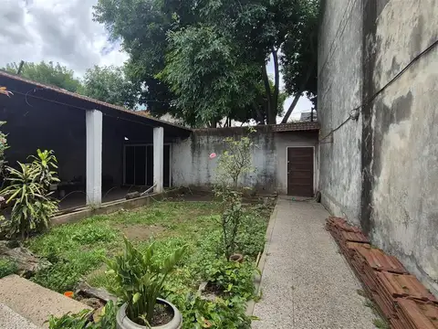 En venta Casa 4 amb. quincho, garaje, jardín, patio y terraza. Villa Martelli