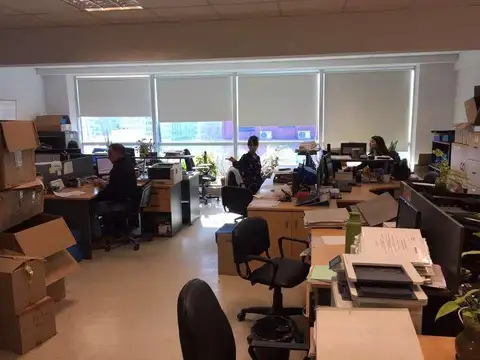 Edificiio de oficinas  en alquiler en Monserrat