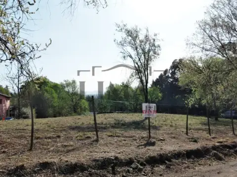 4 terrenos a 1 cuadra del río, 1.944m2 total.