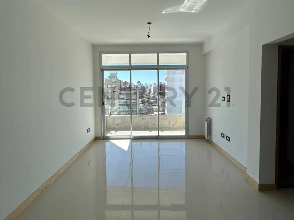 Av. 19 e/ 48 y 49 830 , Piso 0