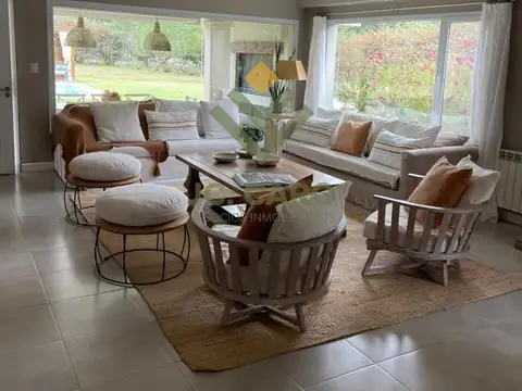 Hermosa Casa en Venta en Valle Escondido