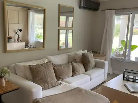 Casa 8 ambientes con 3 baños