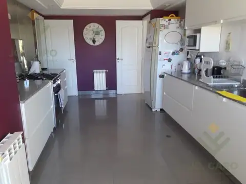 Hermosa Casa en Venta en Valle Escondido
