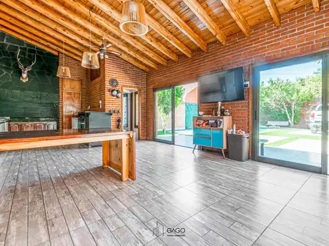 Casa 4 ambientes con 2 baños