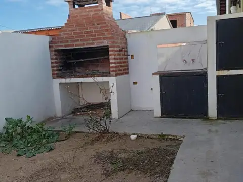Casa en venta - 2 Dormitorios 1 Baño - Mar del Tuyú