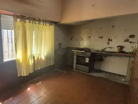 OPORTUNIDAD CASA Y TALLER A RECICLAR BERAZATEGUI