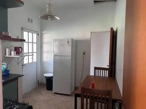 CASA 3 AMBIENTES CON QUINCHO Y PILETA, EN VILLA UDAONDO A METROS DE PARQUE LELOIR