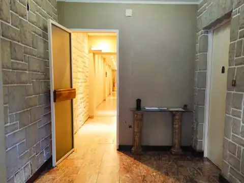 Venta dos ambientes, amplio y luminoso.