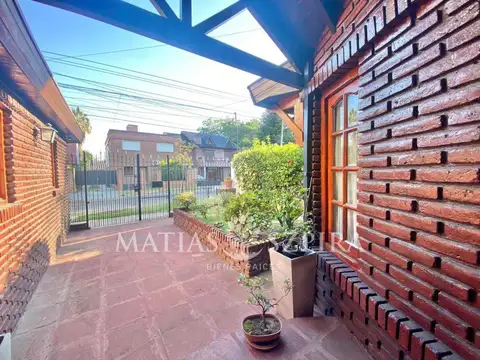 Casa 7 ambientes con 2 baños