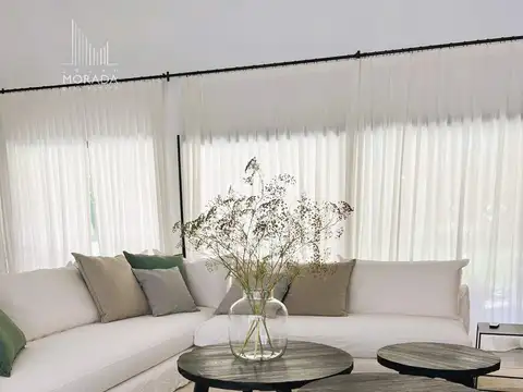 VENTA CASA  5 AMBIENTES BARRIO CERRADO TESSALIA