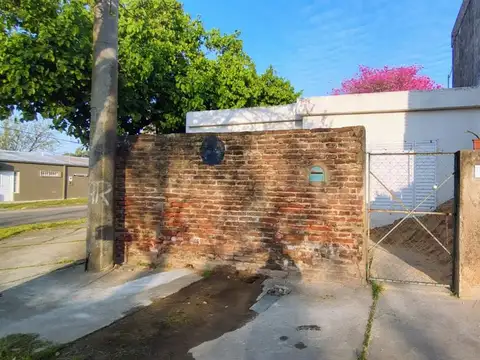 VIVIENDA 2 DORM./B° MOSCONI/ESQUINA/REMODELADA