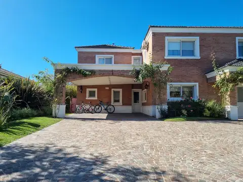Casa en Venta en Pilar del Este - Los Jazmines, USD 370.000