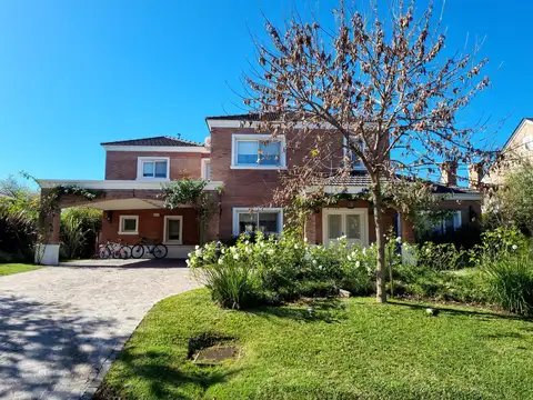 Casa en  Los Jazmines Pilar del Este