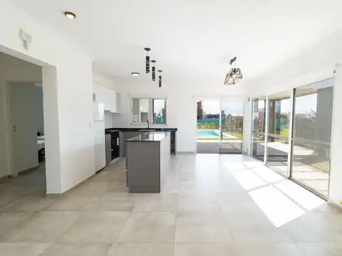 Casa 3 ambientes con 1 baño