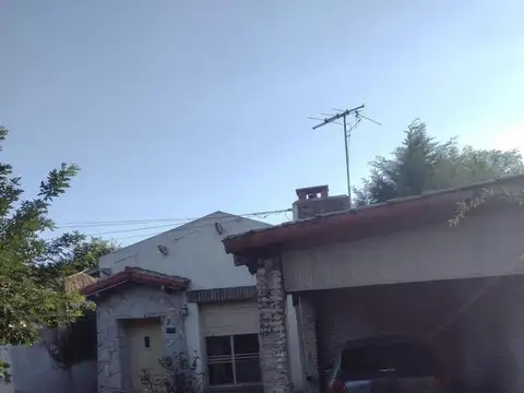 Casa Venta - 2 habitaciones 1 baño 1 cochera - 90mts2 - City Bell