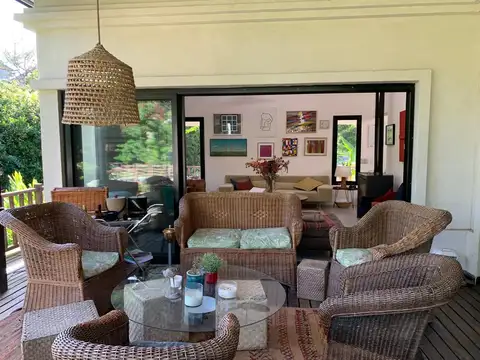 Casa 5 ambientes con 4 baños