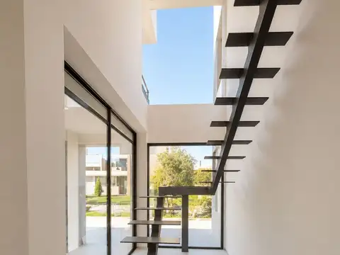 Casa en Alquiler de 4 dormitorios