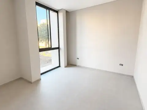 Casa en Alquiler con 2 cocheras