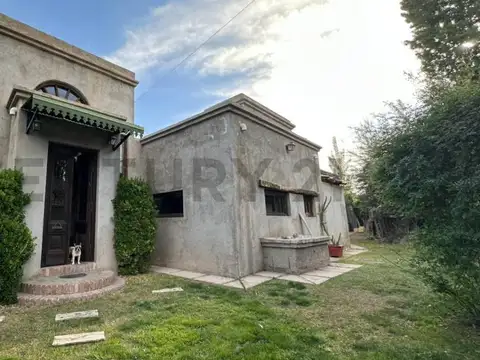 Casa en venta sobre calle pueyrredon - chacras de coria