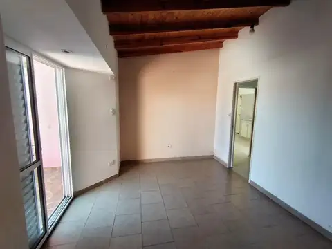 Evita 1100, Piso 1°