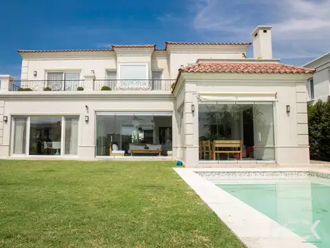 Casa al lago con muebles en alquiler en El Golf Nordelta
