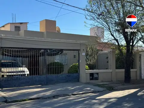 CASA CON PILETA 2 DORM VENTA ZONA CATOLICA