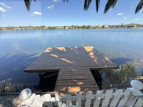 Casa en Alquiler Temporal con 4 cocheras