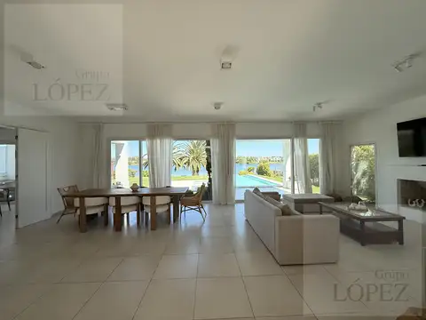 Casa amoblada en alquiler en Barrio Privado Villanueva, Tigre – Vista al lago