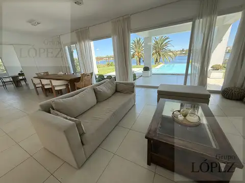 Casa amoblada en alquiler en Barrio Privado Villanueva, Tigre – Vista al lago