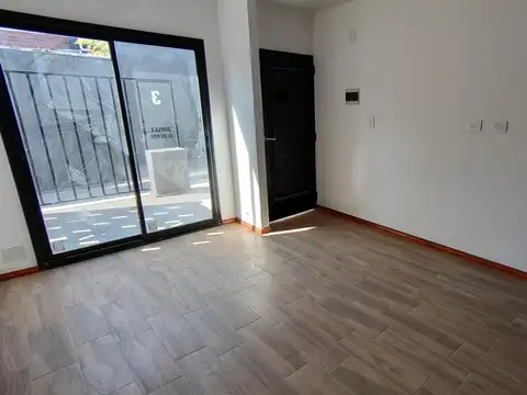 Venta  Duplex 1 dormitorio de pasillo con terraza privada EN POZO - Arroyito, Rosario