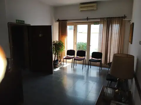 Consultorio Médico en Alquiler en Martinez, Hipólito Yrigoyen 100