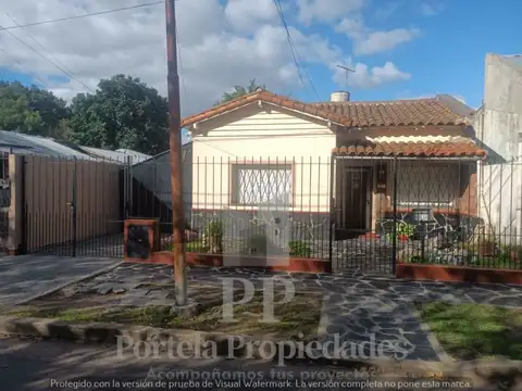CASA EN CASTELAR SUR