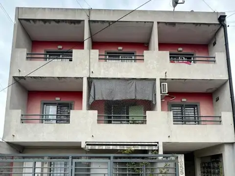 Amplio dpto de 2amb con balcón en alquiler