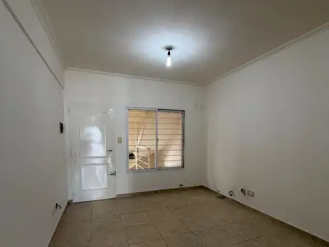 Almirante Brown 200, Piso 2