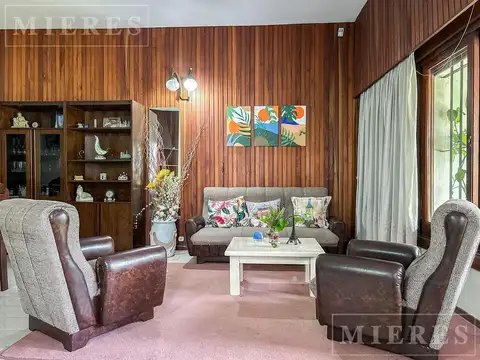 Casa en Venta con 3 cocheras