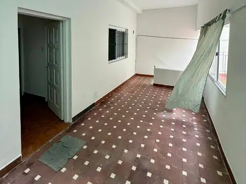 Depto Tipo Casa en Alquiler en Bernal Oeste, $ 400.000
