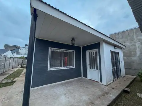 Departamento en alquiler con patio y cochera