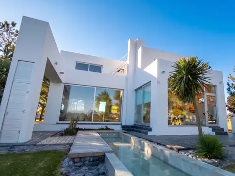 Exclusiva Casa 4 Suites en Venta en Village & Golf