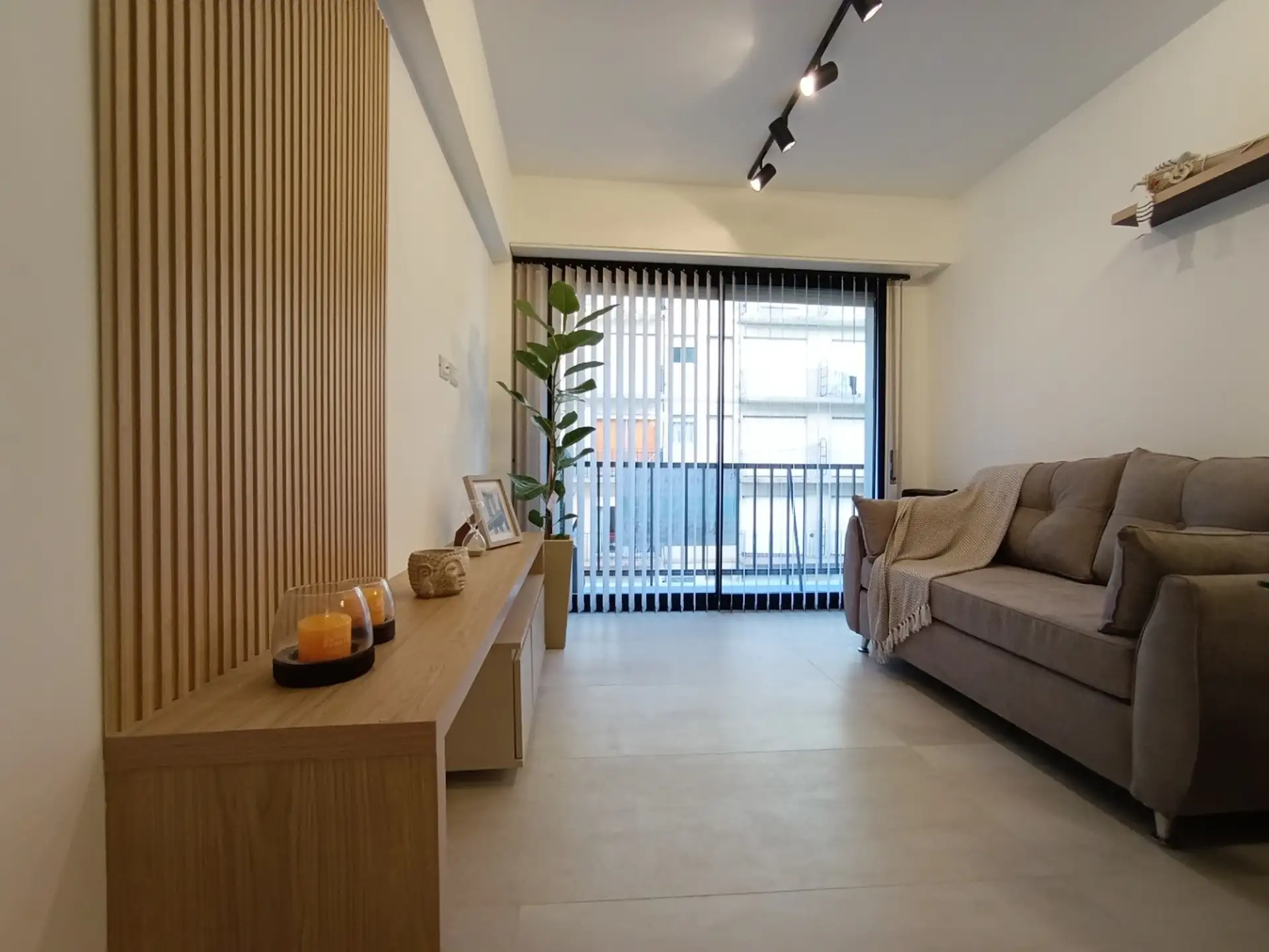 Venta 2 Ambientes con Balcon Corrido - Centro