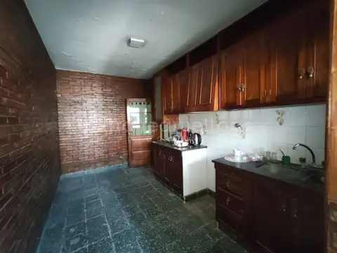 CASA EN VENTA DE 4 DORMITORIOS EN EL CENTRO CHASCOMUS LAGUNA