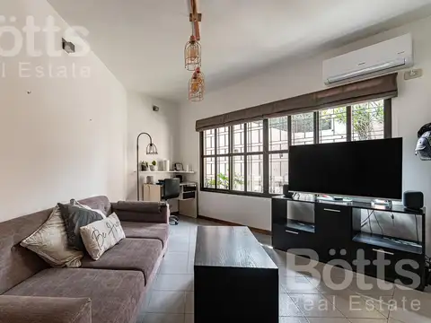 Casa 4 ambientes con cochera, parque y parrilla Muy luminosa