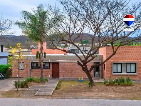 Casa con pileta en venta praderas apta credito