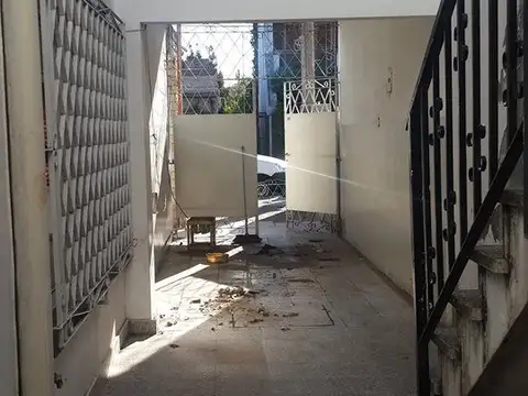 EN VENTA EN EL PALOMAR CASA SOBRE LOTE DE 10 X 30, COCHERA PARA 2 AUTOS, AMPLIO FONDO - FICHA 6774