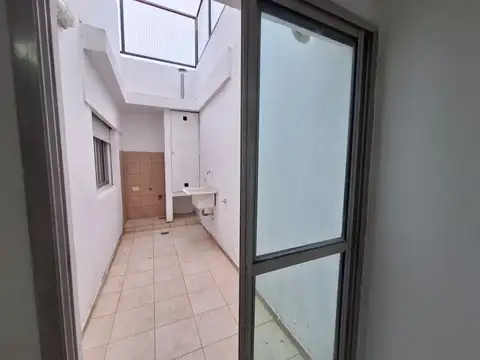 Primer Piso por escalera - Buenos Aires y Patricios 01-02