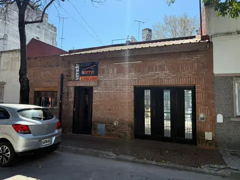 Casa 4 ambientes en lote propio con garaje quincho y terraza