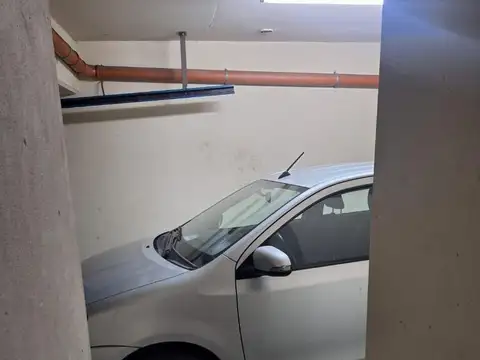 Alquiler de cochera cubierta  Valle 500 Caballito