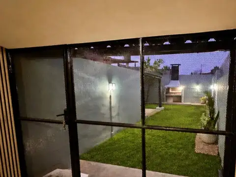 Casa en Alquiler con 1 cochera