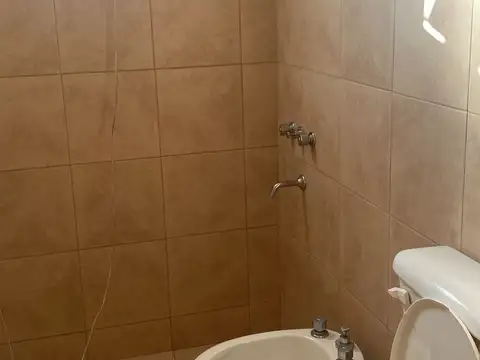 Casa en alquiler c/ cochera en Luzuriaga