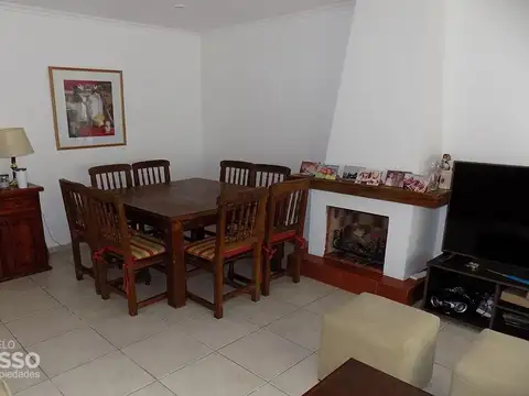 Casa 4 ambientes con 2 baños