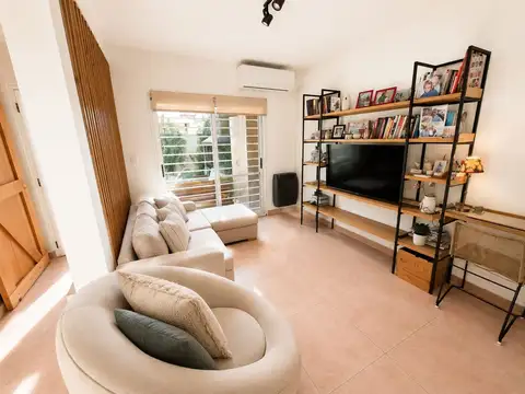 Depto Tipo Casa en Venta con 1 cocheras